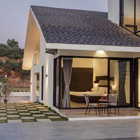 Saffronstays Stargazer, Karjat - Luxury Pool Villa With Lake View Bagian luar foto