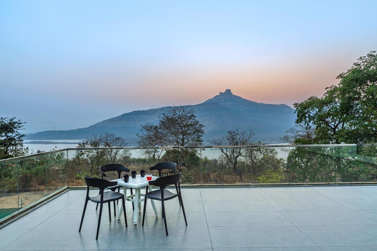 Saffronstays Stargazer, Karjat - Luxury Pool Villa With Lake View Bagian luar foto