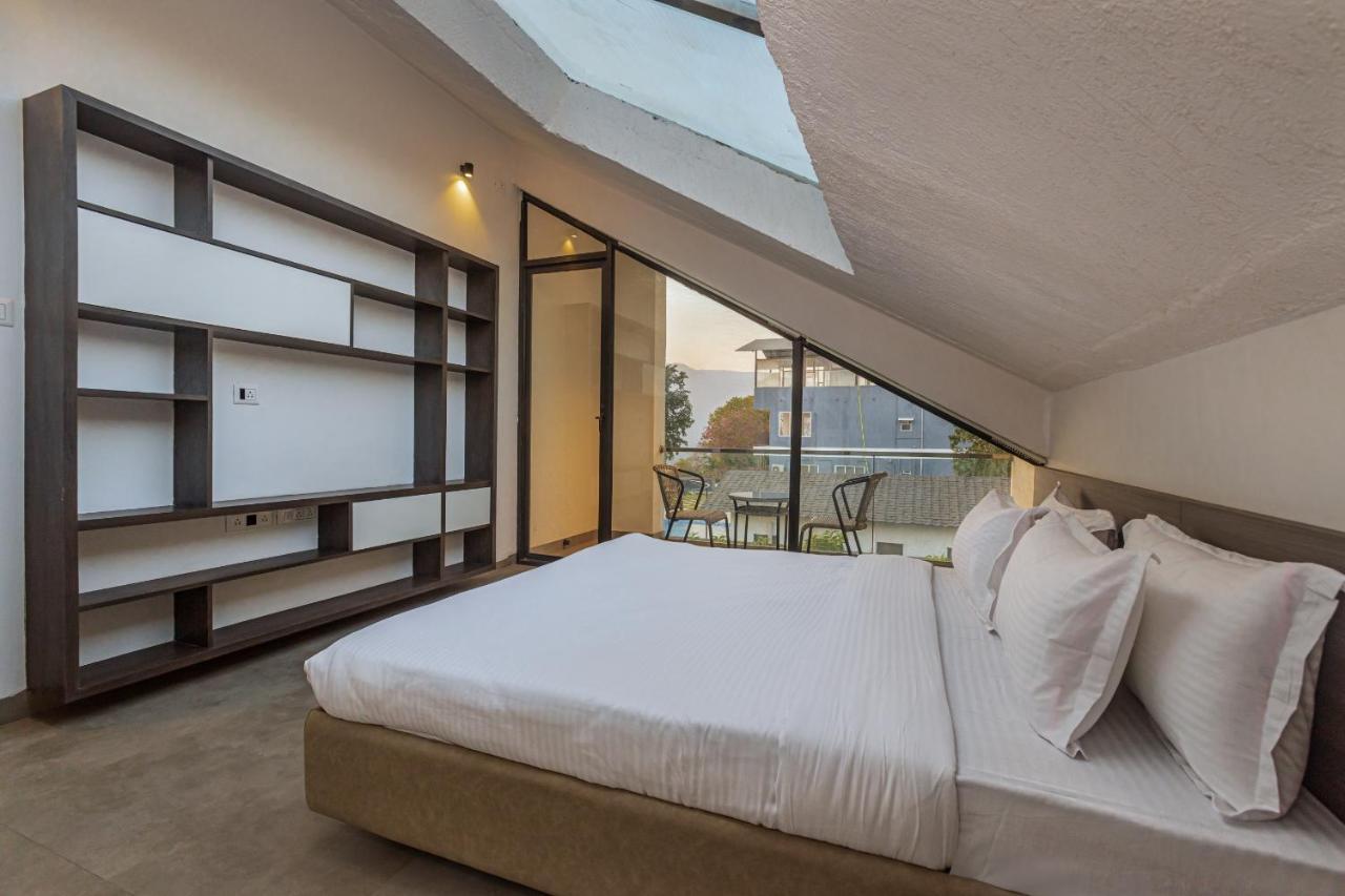 Saffronstays Stargazer, Karjat - Luxury Pool Villa With Lake View Bagian luar foto