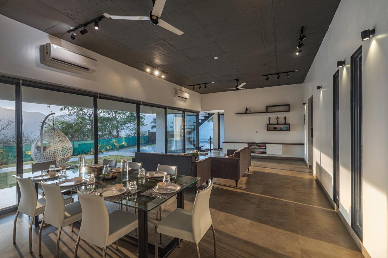 Saffronstays Stargazer, Karjat - Luxury Pool Villa With Lake View Bagian luar foto