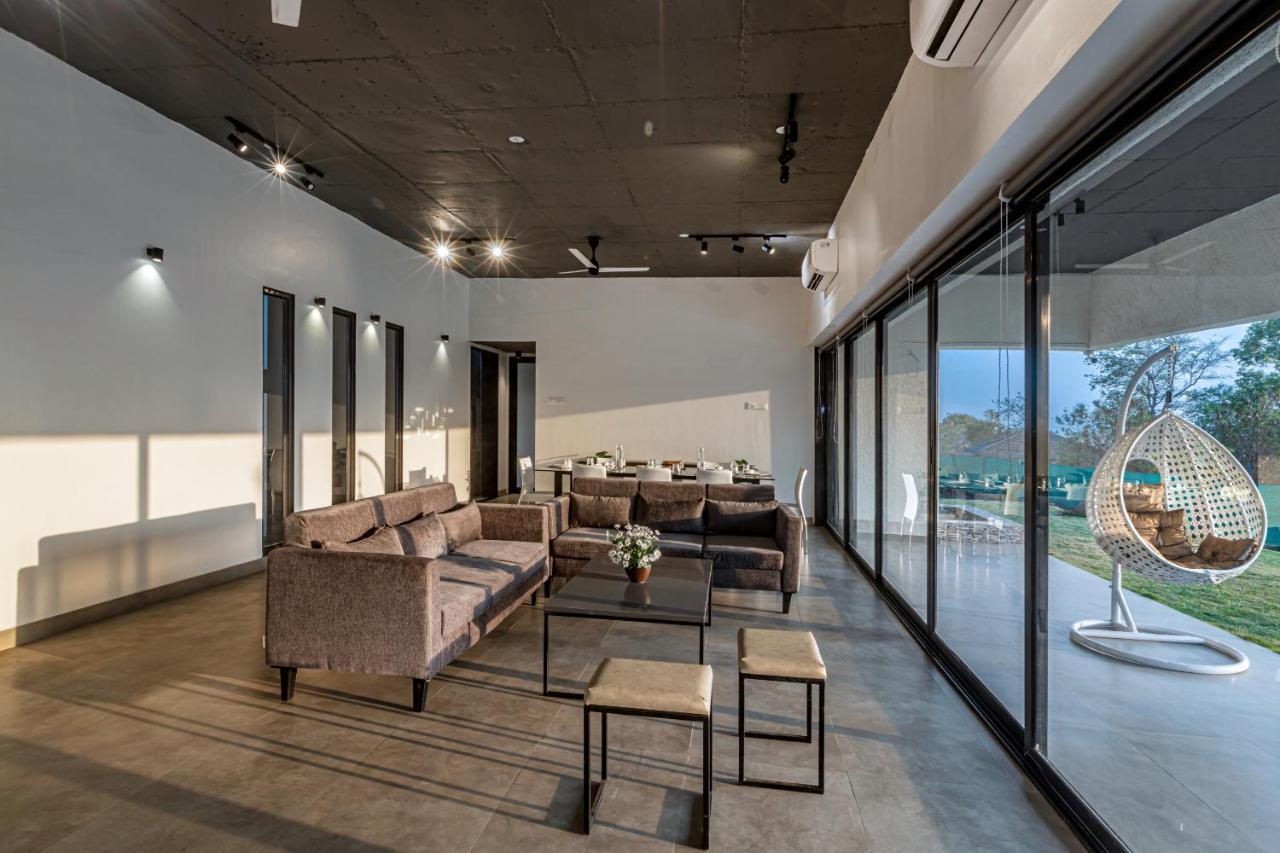 Saffronstays Stargazer, Karjat - Luxury Pool Villa With Lake View Bagian luar foto