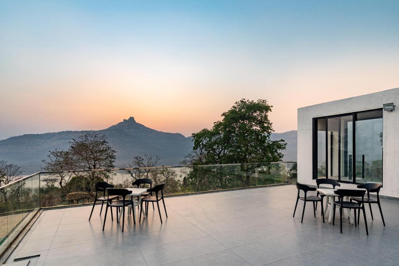 Saffronstays Stargazer, Karjat - Luxury Pool Villa With Lake View Bagian luar foto