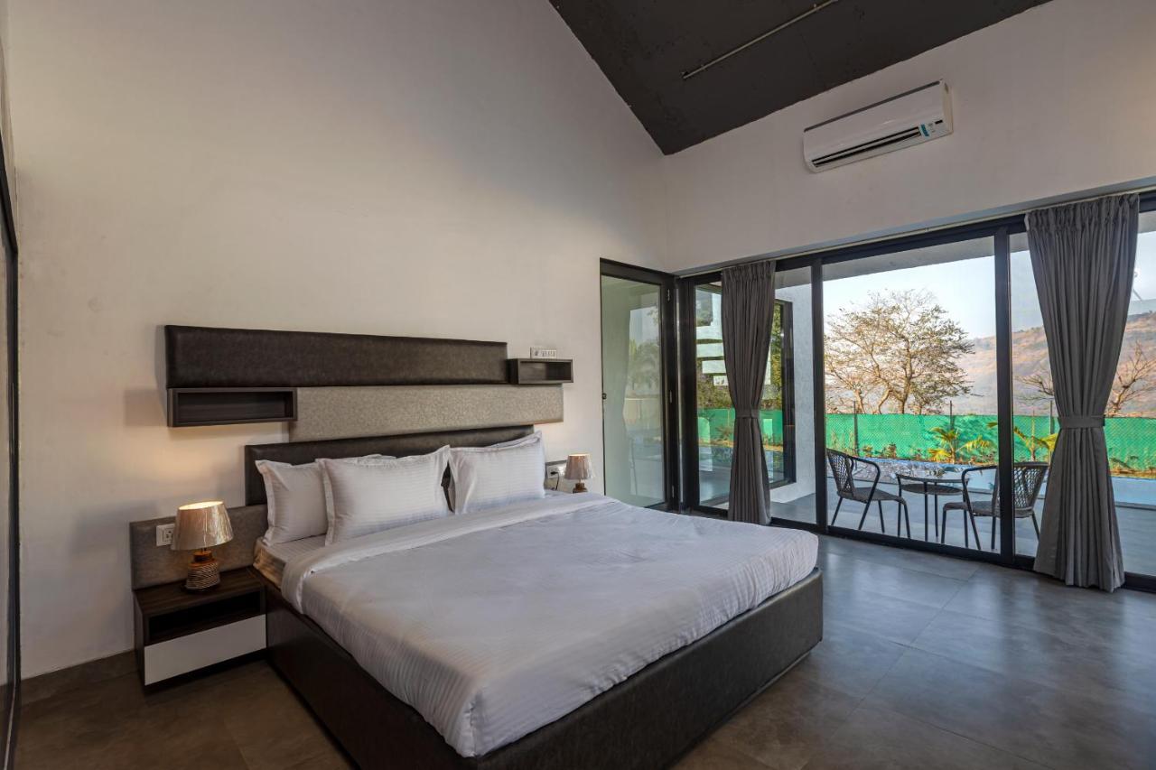Saffronstays Stargazer, Karjat - Luxury Pool Villa With Lake View Bagian luar foto