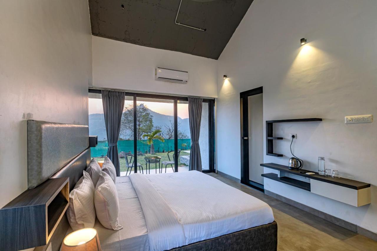 Saffronstays Stargazer, Karjat - Luxury Pool Villa With Lake View Bagian luar foto