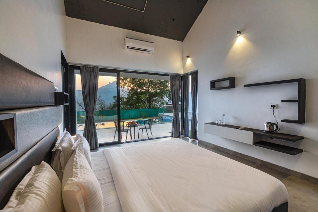 Saffronstays Stargazer, Karjat - Luxury Pool Villa With Lake View Bagian luar foto