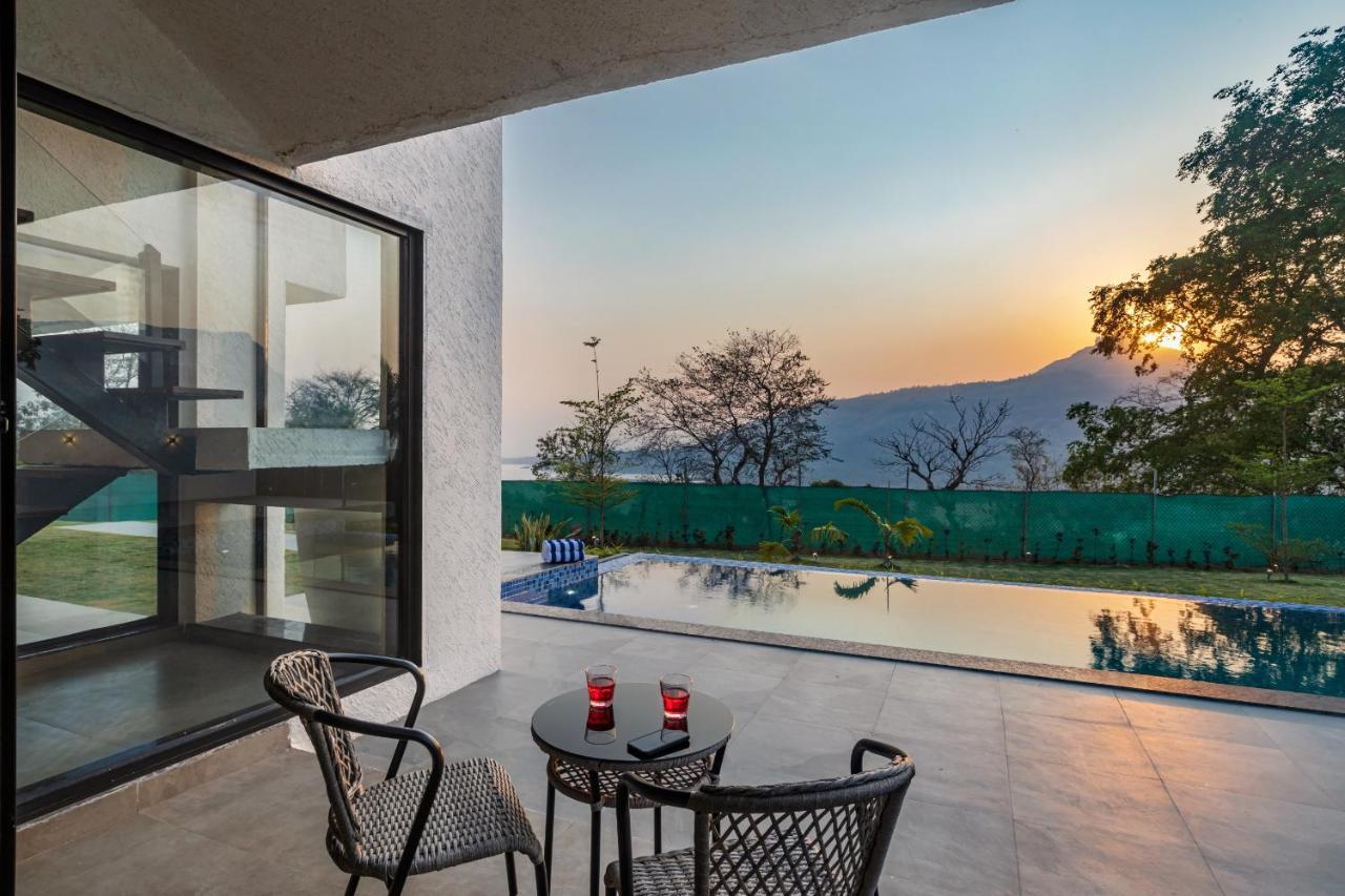 Saffronstays Stargazer, Karjat - Luxury Pool Villa With Lake View Bagian luar foto