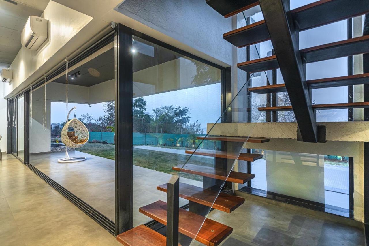 Saffronstays Stargazer, Karjat - Luxury Pool Villa With Lake View Bagian luar foto
