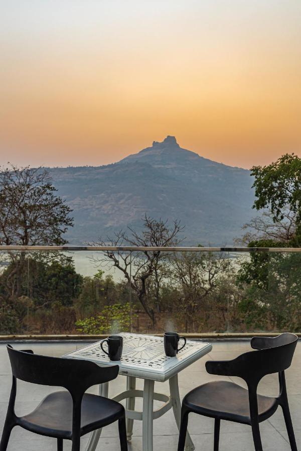 Saffronstays Stargazer, Karjat - Luxury Pool Villa With Lake View Bagian luar foto